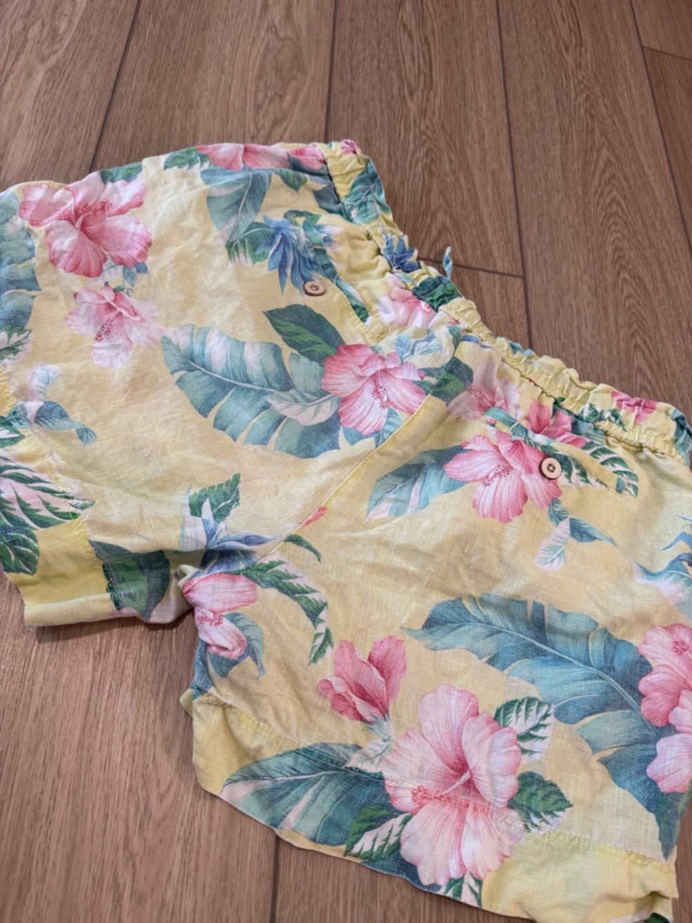 Tommy Bahama Linen Floral Cargo Shorts Sz M Butter Yellow Beachy Resortwear - Picture 9 of 10